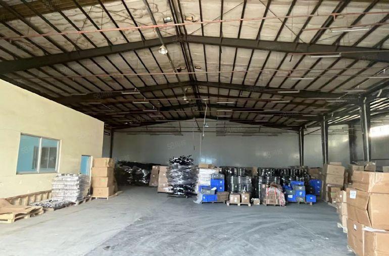 大岭山钢构厂房出租，可办环评，靠近大马路位置出入方便