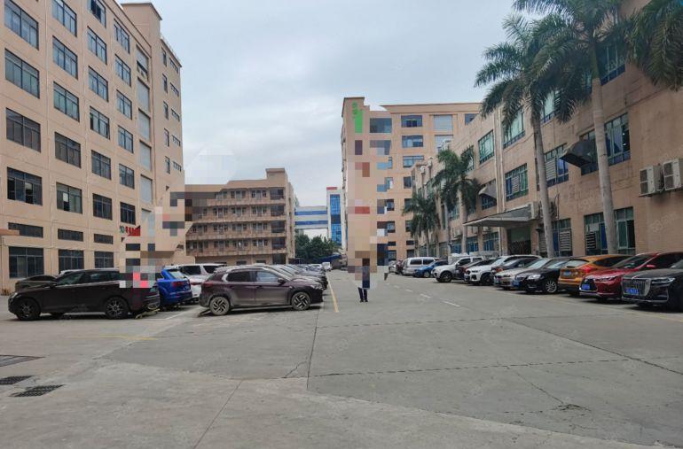 三中村楼上690平精装修厂房出租，现成水电办公室，好招工