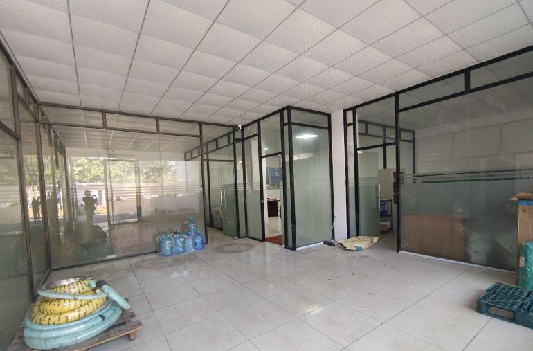 清溪林场主干道边小独院1300平，带装修办公室，厨房，宿舍