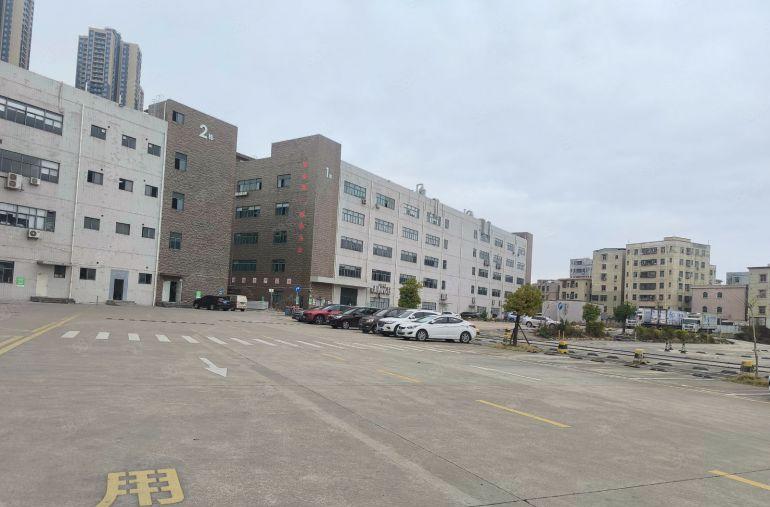 清溪原房东带精装修一二楼各2000平，200平起分租水电齐全