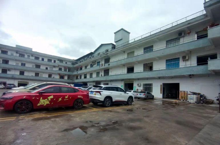 低价出租三楼600平，一口价7000块，现成装修办公室。