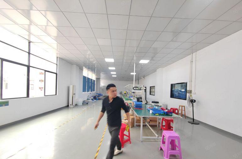 三中楼上整层1500平厂房出租，豪华装修，招工方便！