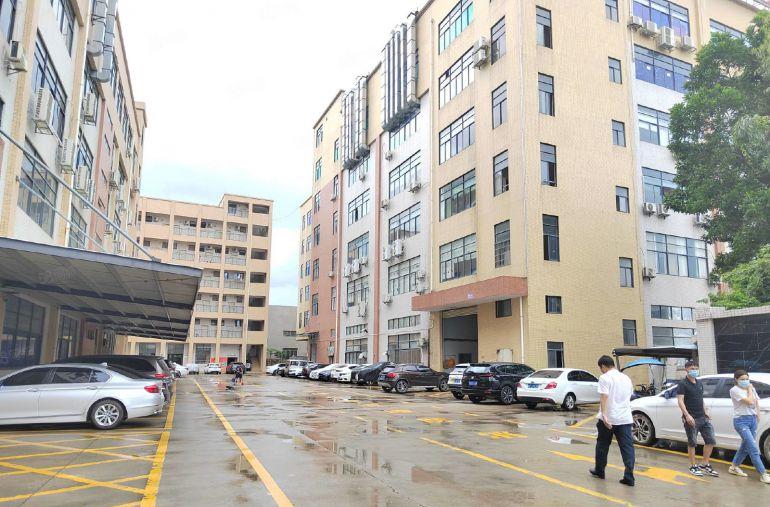 清溪三中新出一楼1500平低价出租带现成办公室，采光好