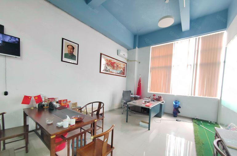 三中楼上整层1500平厂房出租，豪华装修，招工方便！