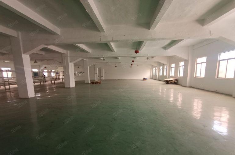 低价出租三楼600平，一口价7000块，现成装修办公室。