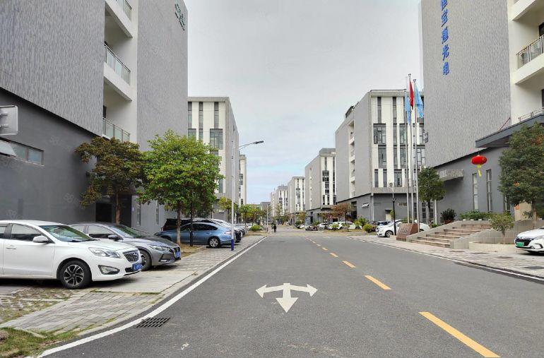 桥头石水口高新产业园新出二楼1500平方出租 可做电池