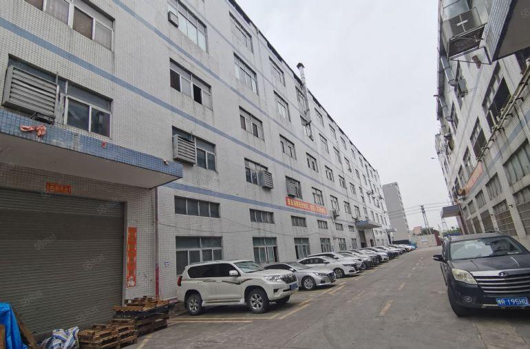 桥头镇原房东分租一楼1300平方，高度6米。现成航车，水电。