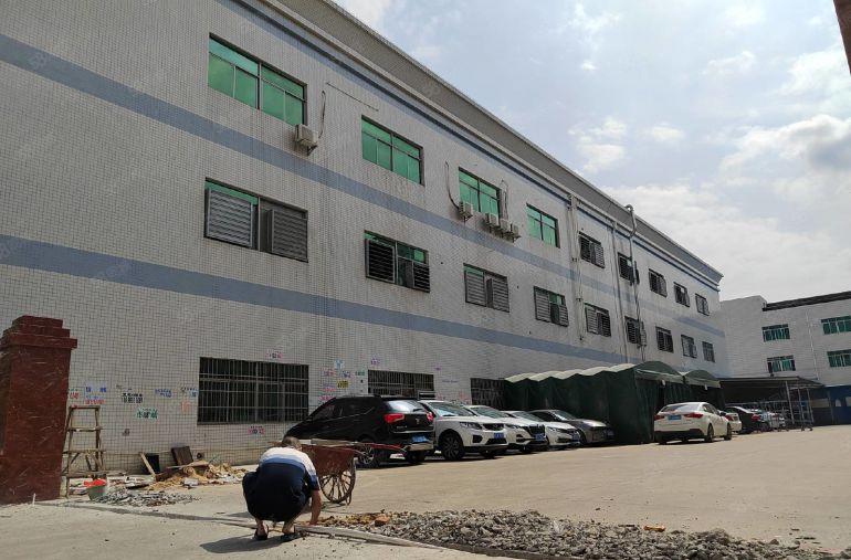 10元300平桥头楼上标准厂房2800平可分租，水电现成