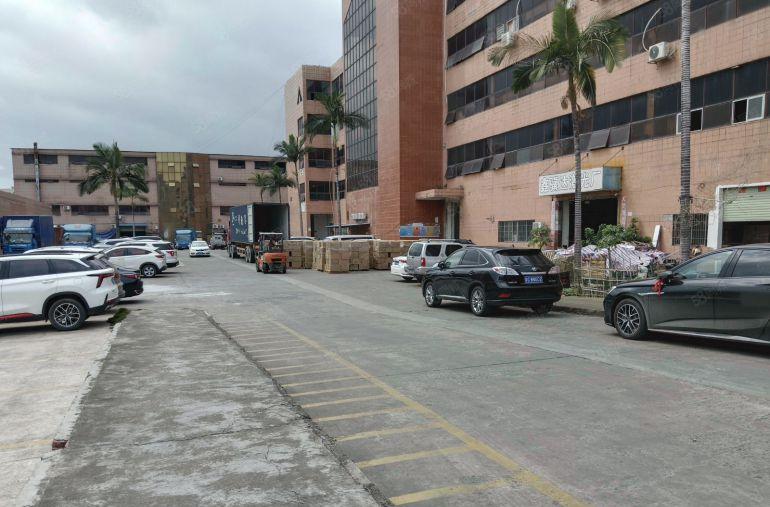 桥头原房东厂房800平方出租一楼带现成装修办公室行水电到车间