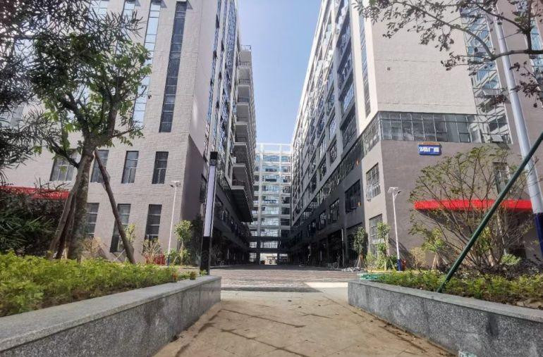 小区式厂房分租。2000方起分。价格10元起。面积可实量