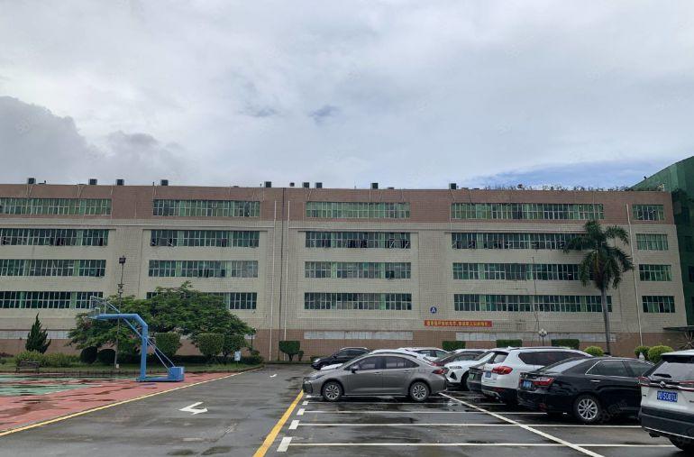 特价厂房石岩工业区楼上2000平带厂房出租可分租 原房东带红