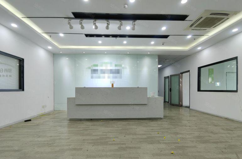 宝安机场附近，大型产业园楼上1250平带装修厂房出租无转让费