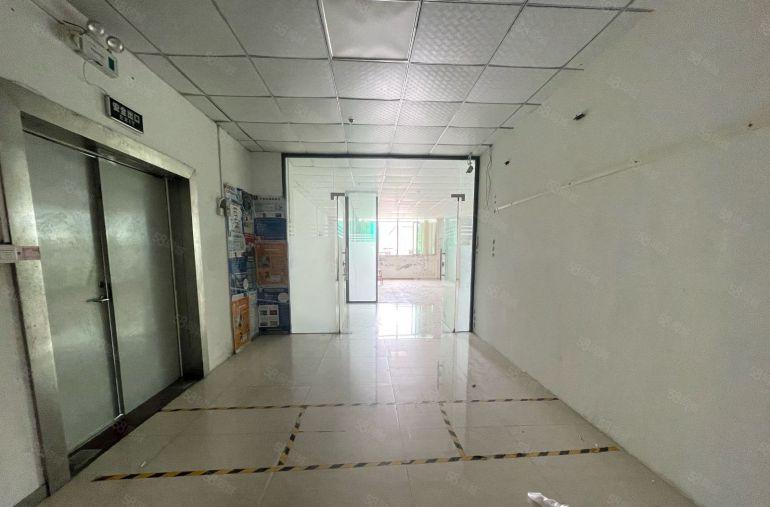 西乡九围工业区，带装修700平650平厂房出租，租金便宜