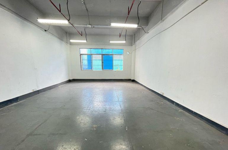 西乡固戍地铁口，大型工业区，带装修376平厂房出租，使用率高