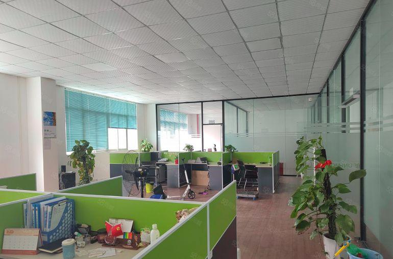 石岩官田地铁口1000平精装修厂房仓库低价出租500平可分租