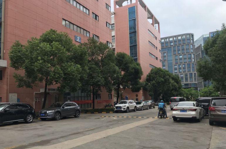 石岩业主红本厂房出租3200平米