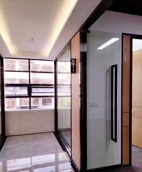 西乡，固戍地铁站，精装办公室小面积出租，68起平85平~95