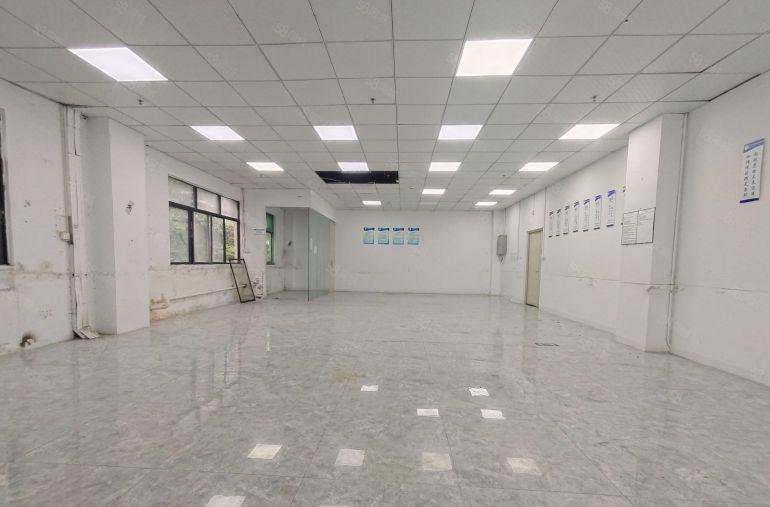 西乡宝田地铁站，260平400平，带装修厂房仓库出租，带货梯