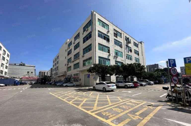 西乡地铁口楼上1200平精装厂房，拎包入驻，好招工