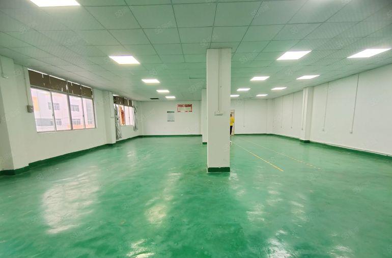 西乡，固戍大门附近，楼上带装修370平厂房出租，拎包即可使用