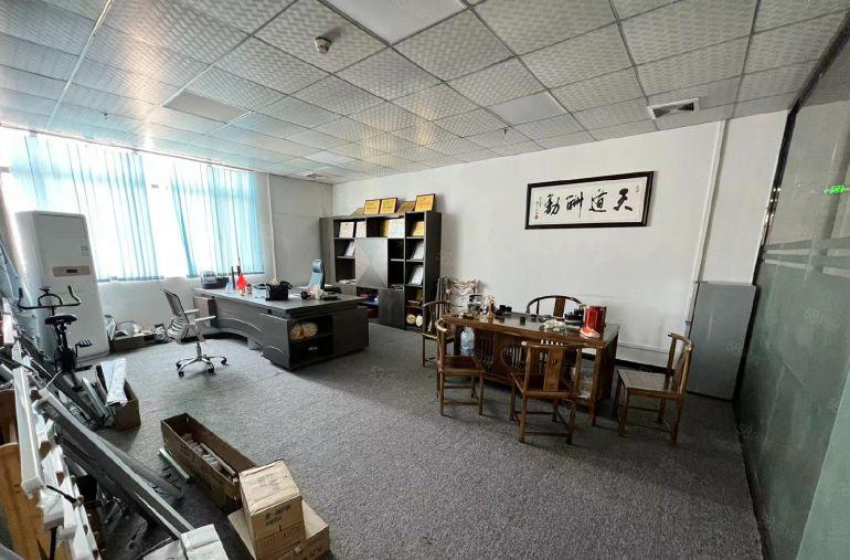 沙井后亭地铁站附近工业园楼上450平现成办公室精装修厂房出租