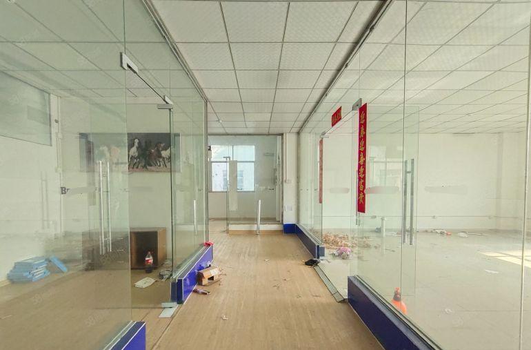 西乡固戍原房东620平精装修标准厂房出租，水电齐全，带吊机口