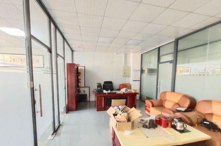 西乡固戍地铁站附近，带精装修680平厂房出租，租金便宜