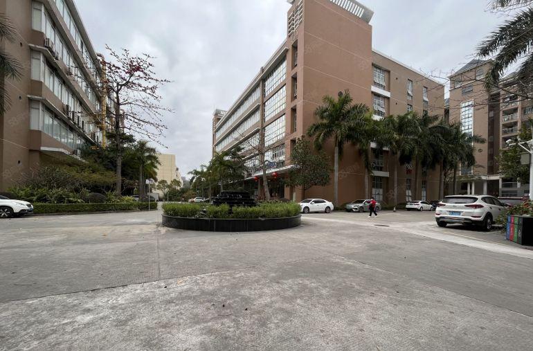 石岩石龙仔新出楼上带精装修厂房3000平出租，整层可分租