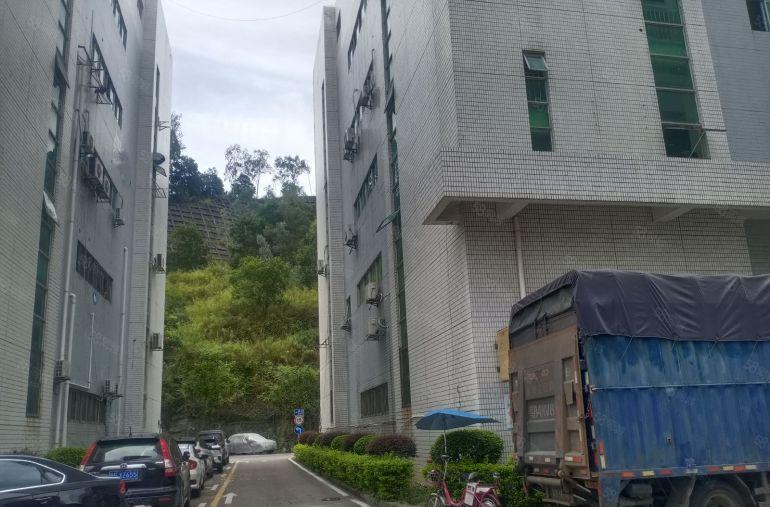 石岩楼上带装修1000平米无尘车间招租，无转让费用