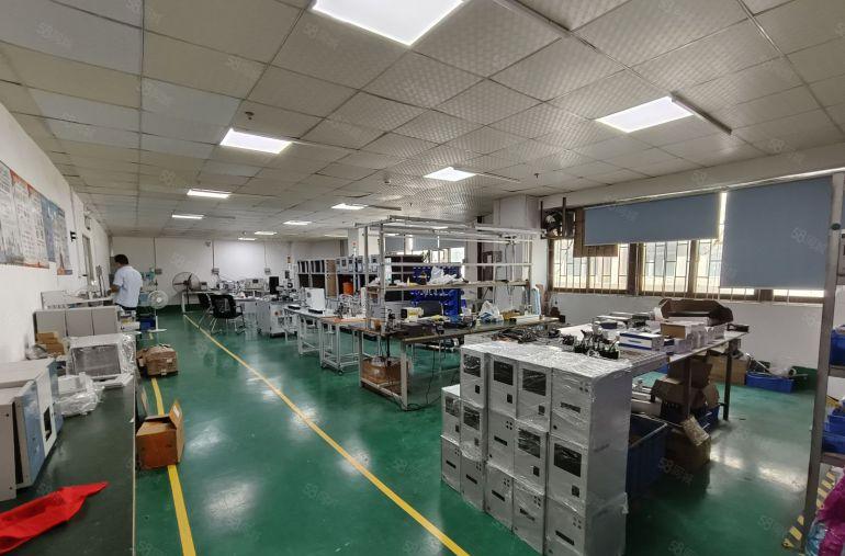 西乡，宝田地铁口大型工业园，楼上带装修300平厂房出租电到位