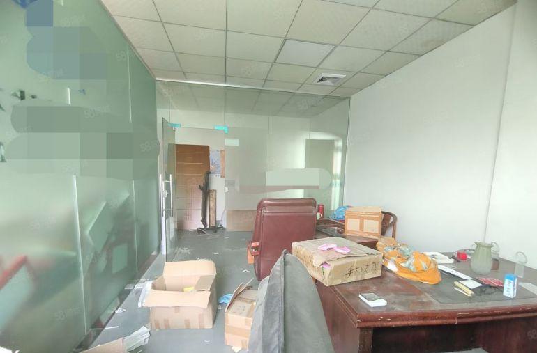 西乡固戍工业区，带装修600平整层厂房出租，租金28