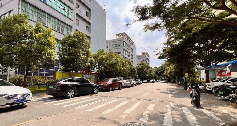 石岩高速口花园式红本重工一楼6.2米700平300平厂房出租