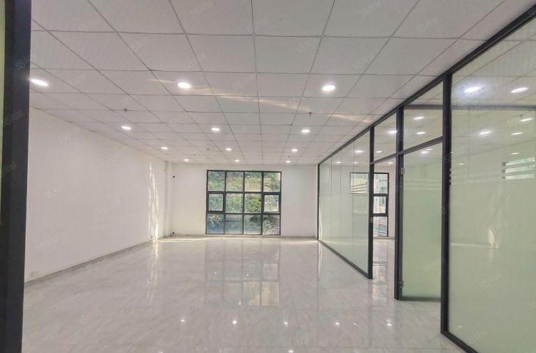 西乡，宝安大道边，固地铁站附近，精装修48平79办公仓库出租