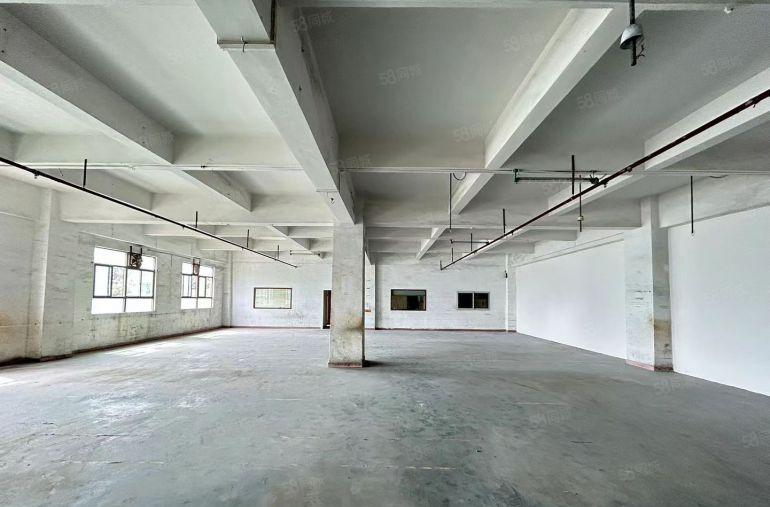 西乡，固戍工业园，电梯口户型，楼上700平厂房出租，拎包入驻