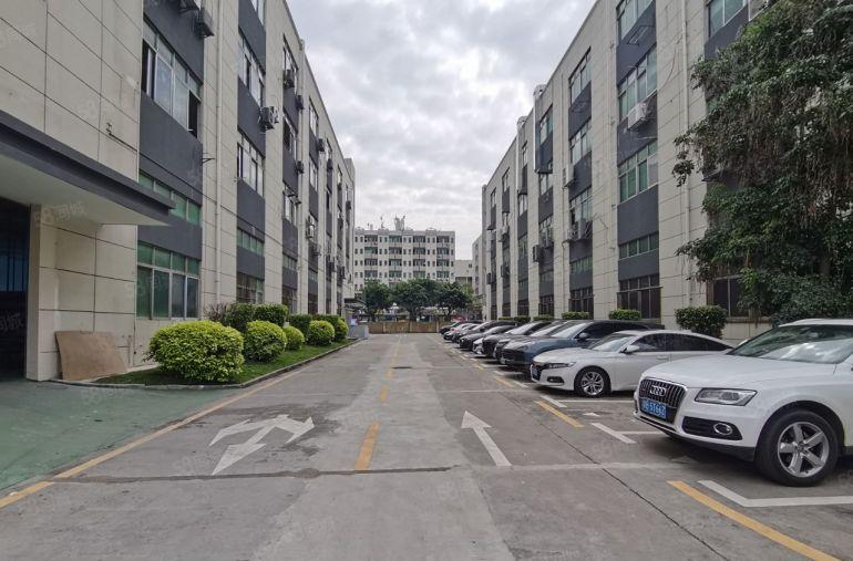 福永新和天瑞1600平精装红本厂房全新地坪漆格局可分可分租