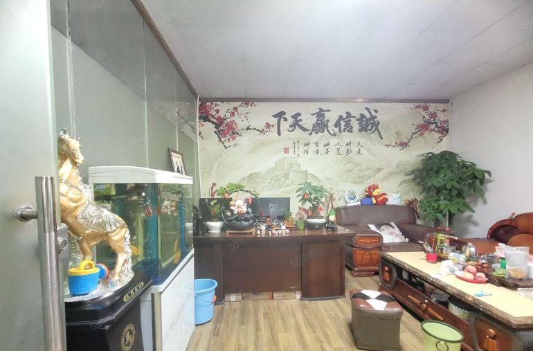 西乡固戍地铁站附近，楼上带装修368平厂房出租，拎包即可使用