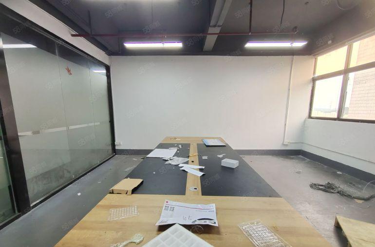 西乡，鹤洲大型工业园，楼上带装修650平厂房电到位，租金便宜