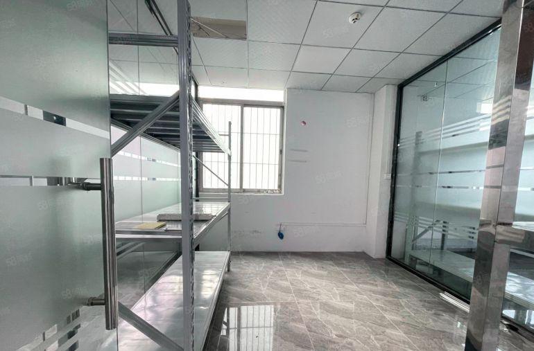 直租！西乡鹤洲，桃源居附近，电梯口带装修728平厂房出租