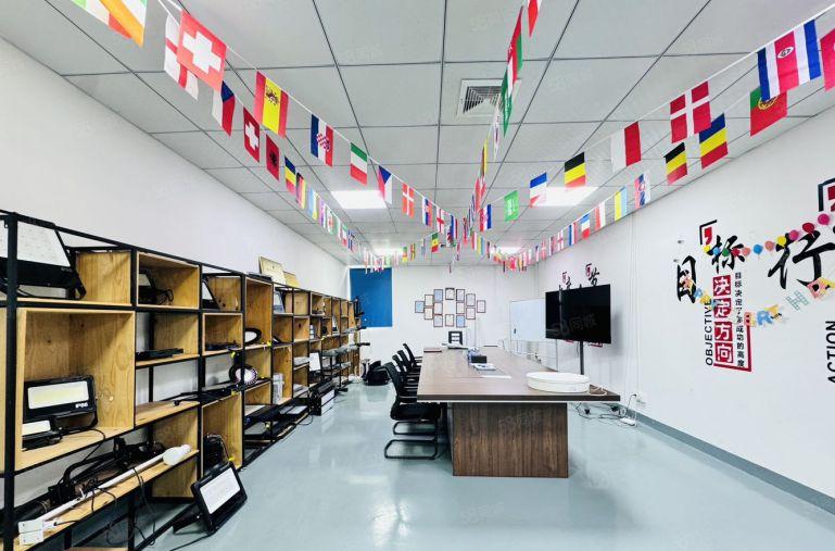 石岩原房东楼上1000平精装修大型工业园区厂房低价厂房出租