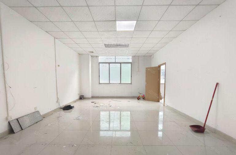 西乡后瑞地铁站，钟屋，新出210平带装修厂房仓库出租。电到位