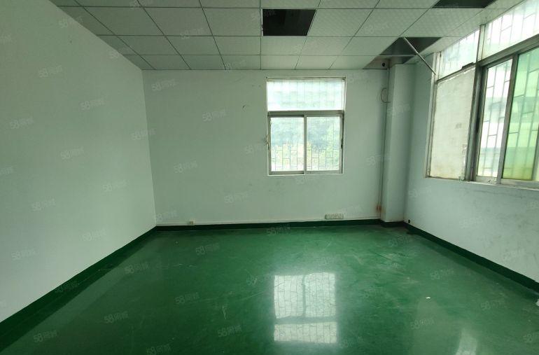 固戍一路附近，新出楼上半层630平带装修厂房 仓库原房东直租