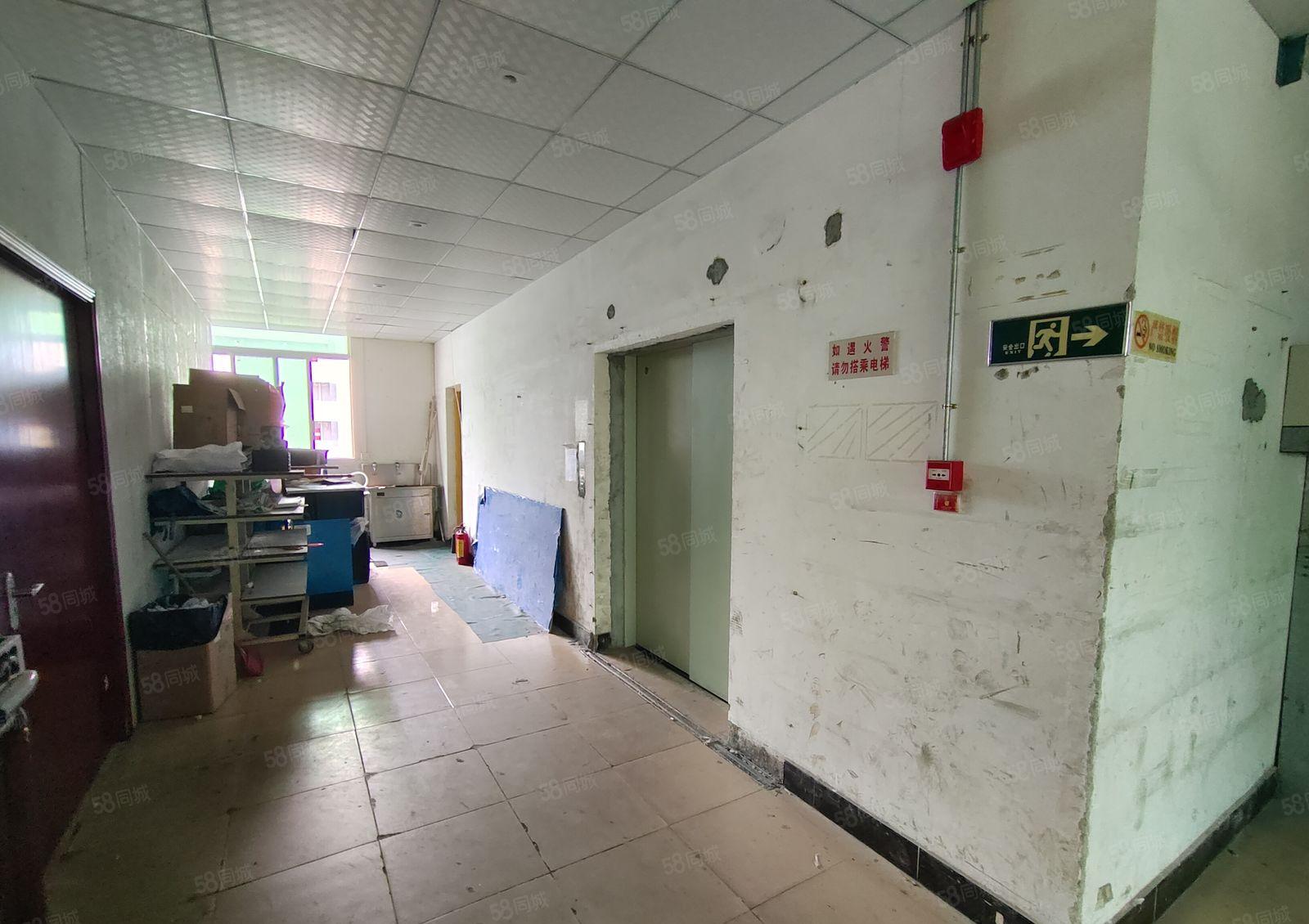 带装修！免转让费！西乡黄麻布楼上550平厂房出租