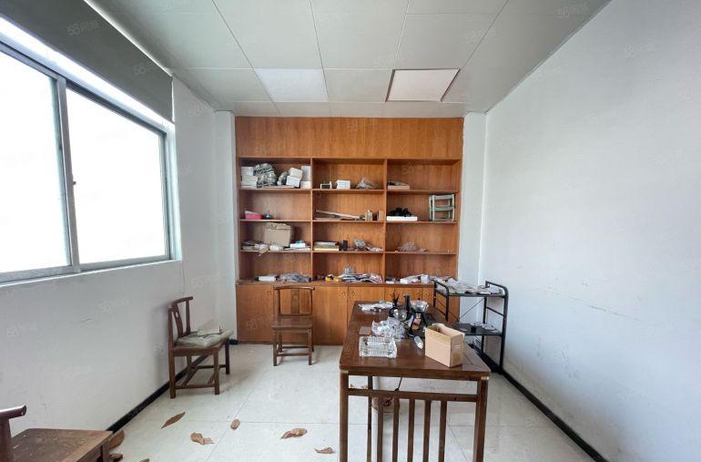 西乡固戍，一手房东带装修610平整层厂房，租金30使用率高