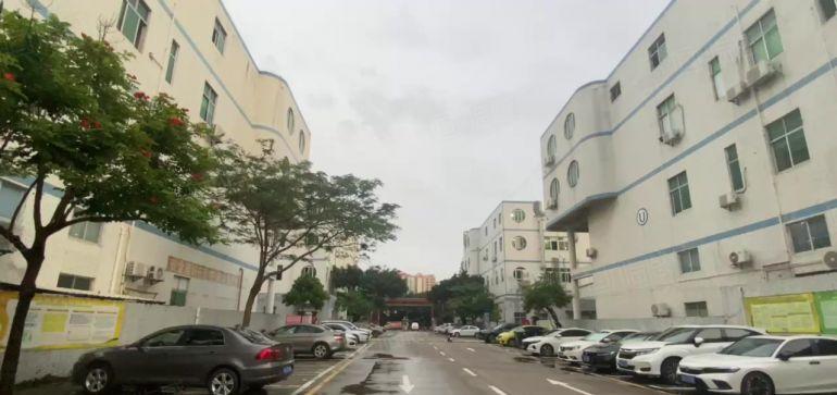 沙井主干道边楼上整层1500平精装修厂房仓库低价出租