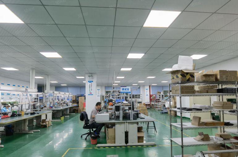 石岩北环新出1600平米带装修厂房出租，可分租