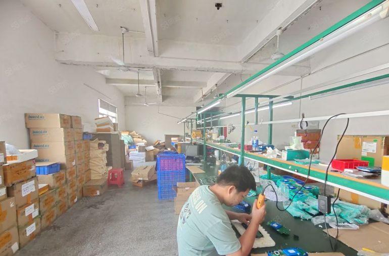 西乡固戍工业区，楼上带装修368平厂房出租，租金便宜