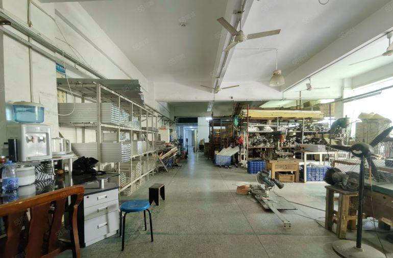 西乡固戍梧桐岛附近大型工业区楼上整层700平带装修厂房。