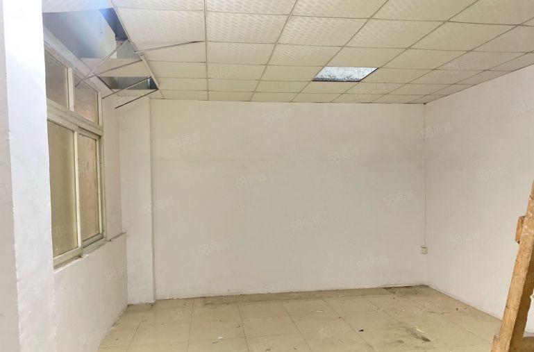 石岩经典小户型280平 租金21 水电到位 有3间办公室