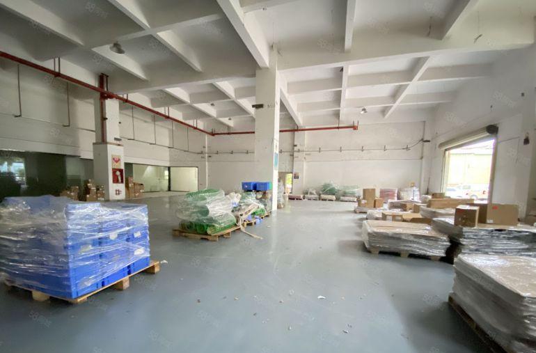 松岗江边第三工业区新出一楼2580平可分租全新地坪漆带办公室