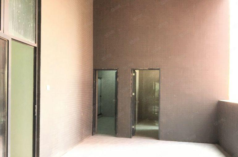 宝安松岗地铁口红本全新厂房出租300至2000平分租，高6米